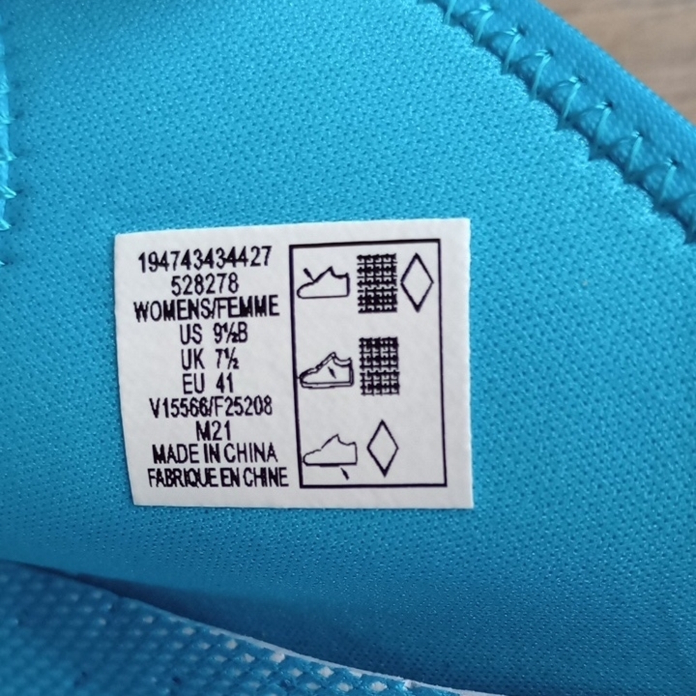 Lands' End‎ Blue Sneakers with Textured Strap - Picture 3 of 10